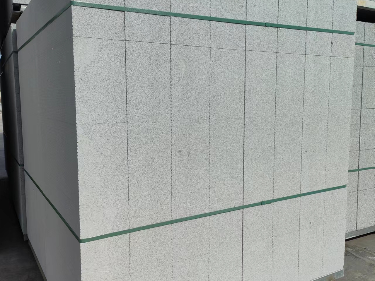 蒸压加气混凝土